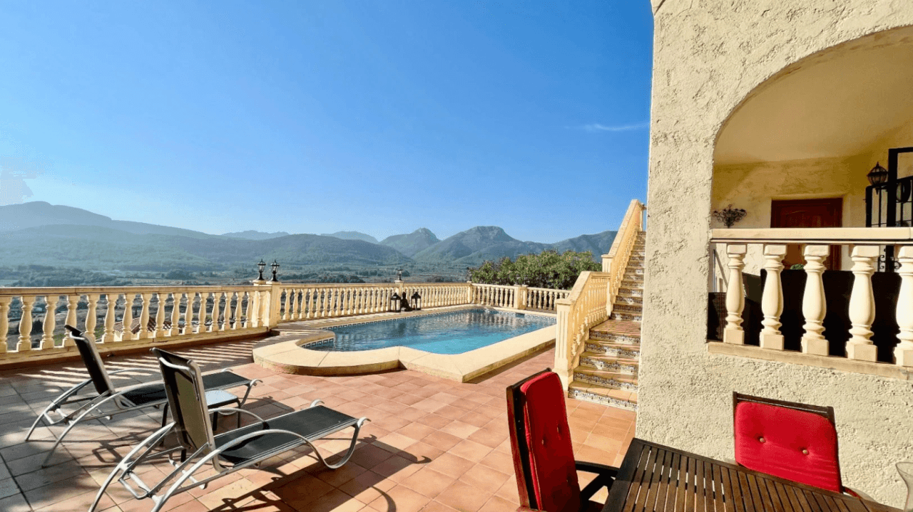 Villa à vendre à Jalon : vue spectaculaire sur la vallée, exposition sud