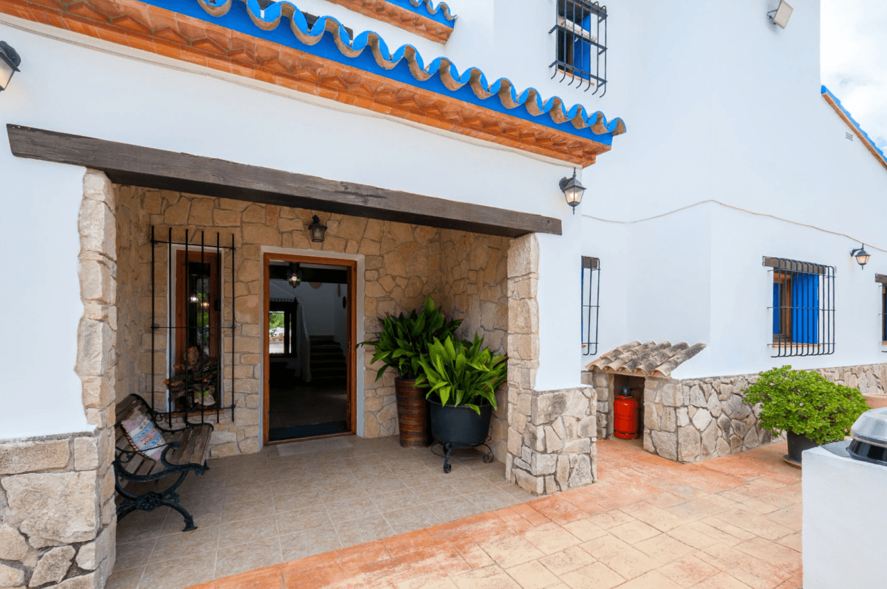 Finca à vendre à Benissa sur un grand terrain avec piscine et maison d‘invités