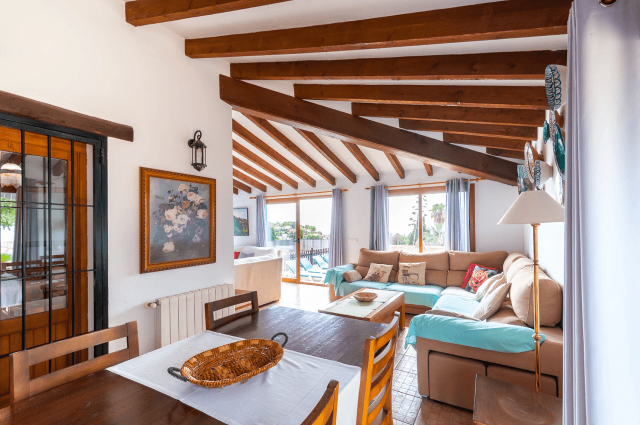 Finca à vendre à Benissa sur un grand terrain avec piscine et maison d‘invités