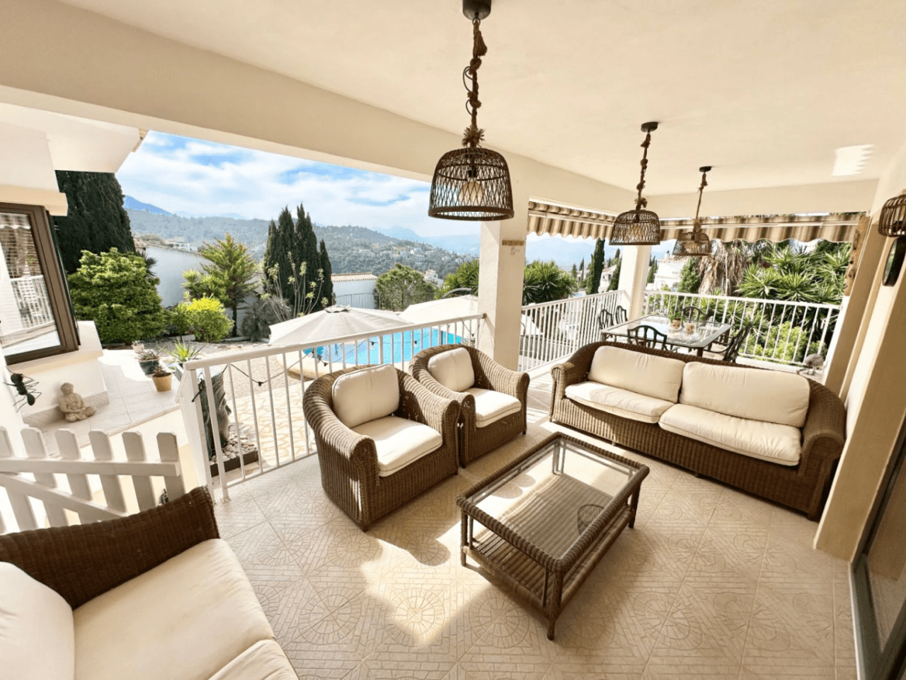 Votre oasis à Monte Pego : chalet avec grand terrain, piscine et totale intimité.