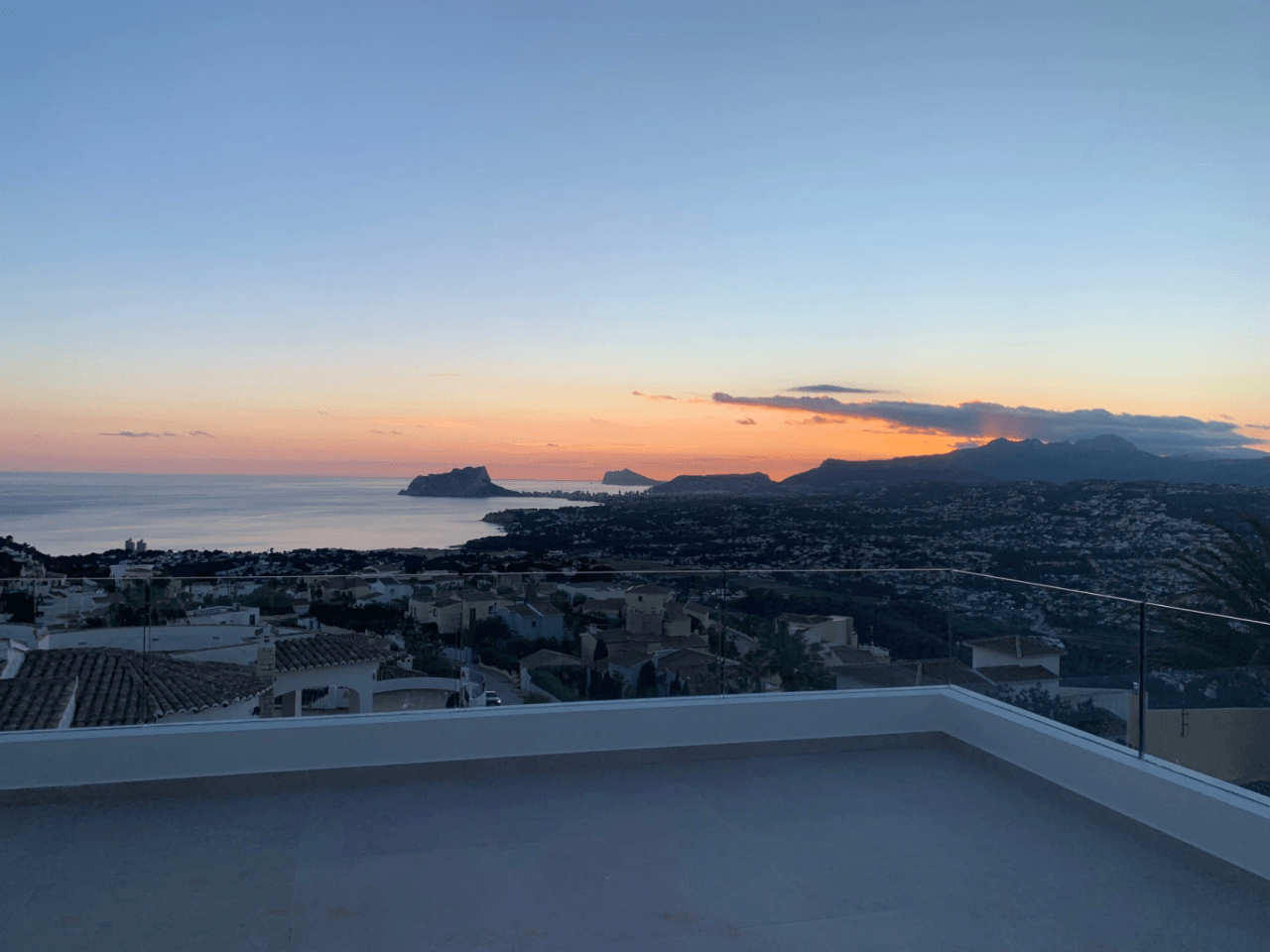 Villa de luxe neuve avec vue panoramique sur la mer à Cumbre del Sol