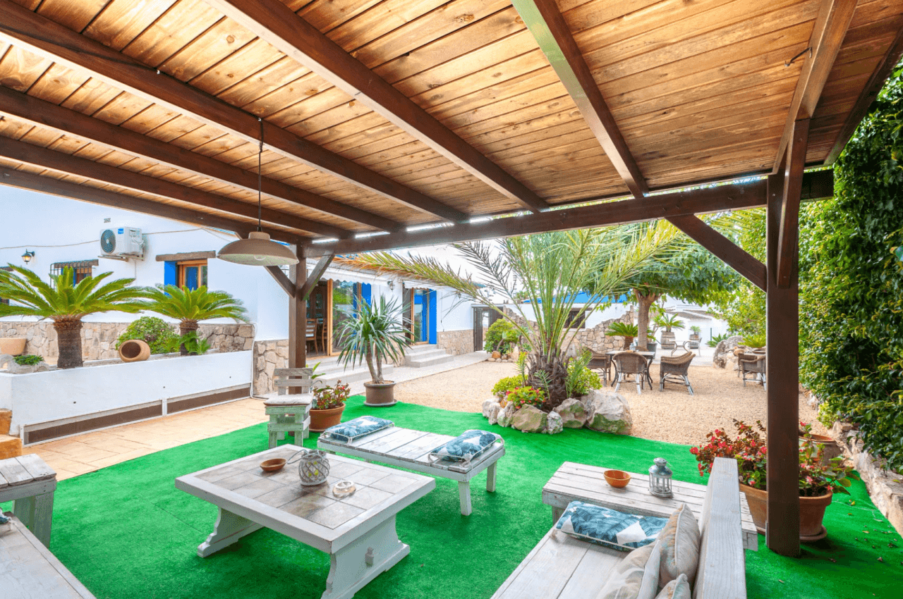 Finca à vendre à Benissa sur un grand terrain avec piscine et maison d‘invités