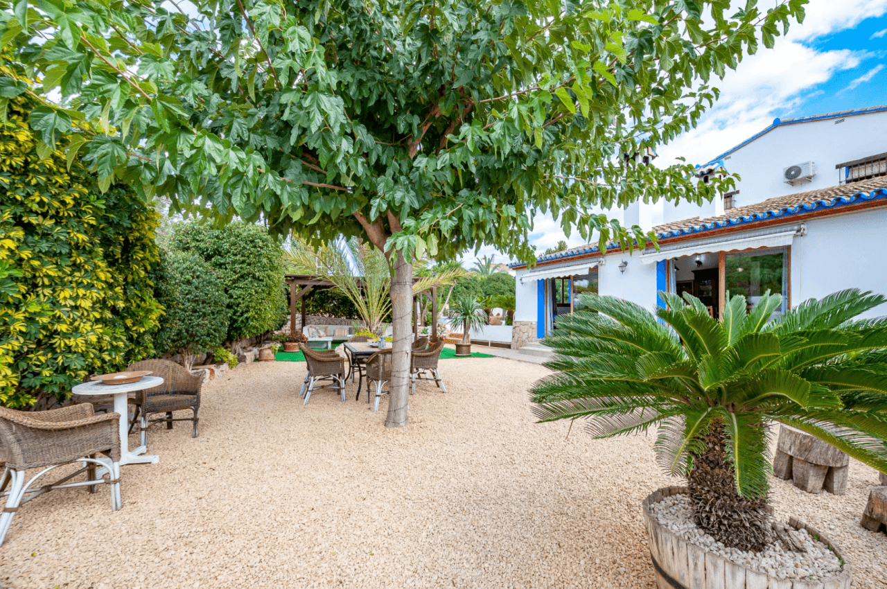 Finca à vendre à Benissa sur un grand terrain avec piscine et maison d‘invités