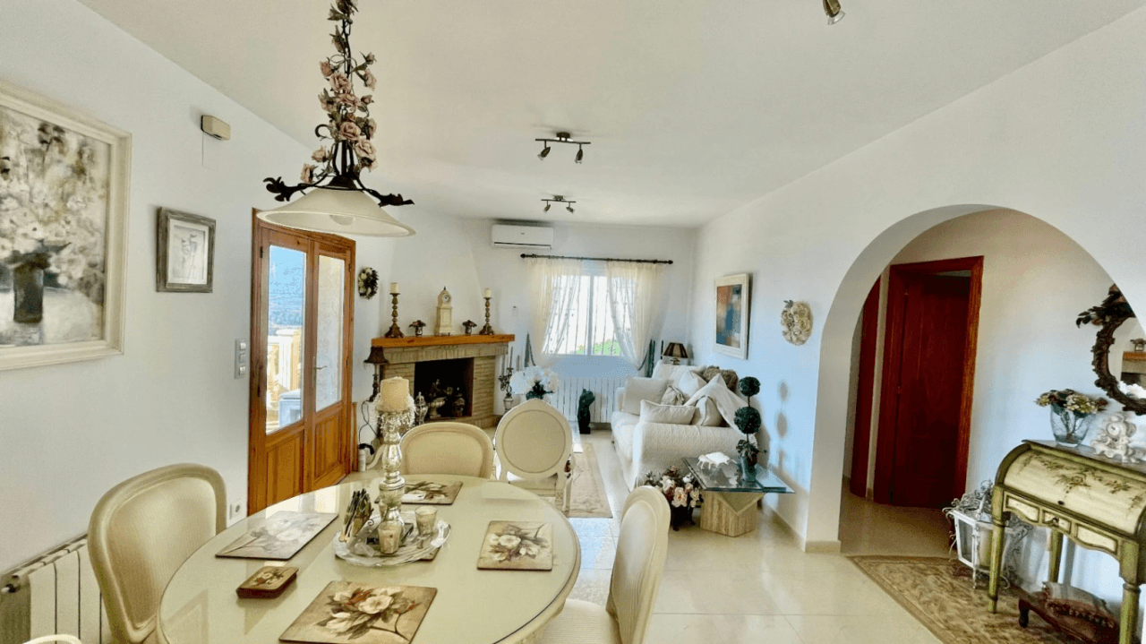 Villa à vendre à Jalon : vue spectaculaire sur la vallée, exposition sud