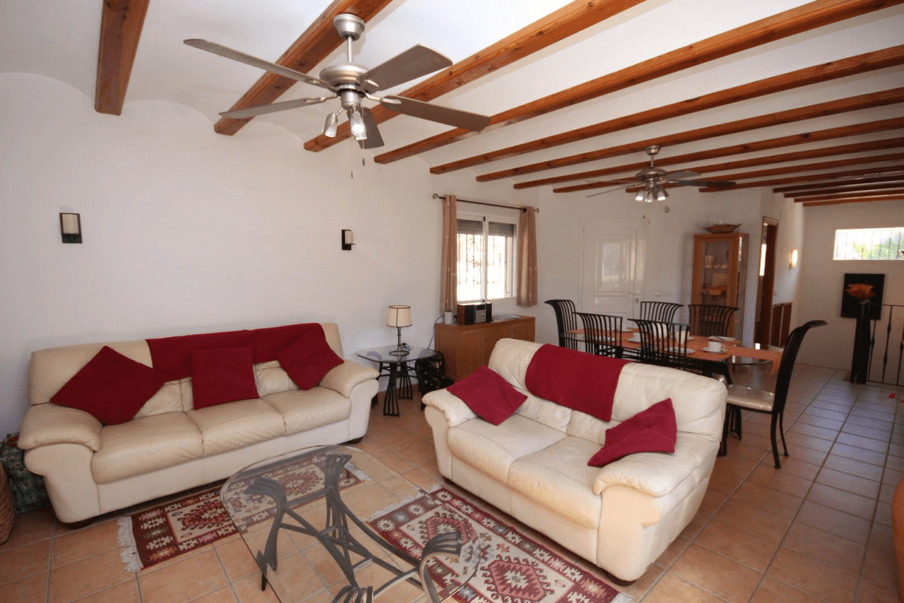 Alquiler. Chalet/Villa à Pedreguer