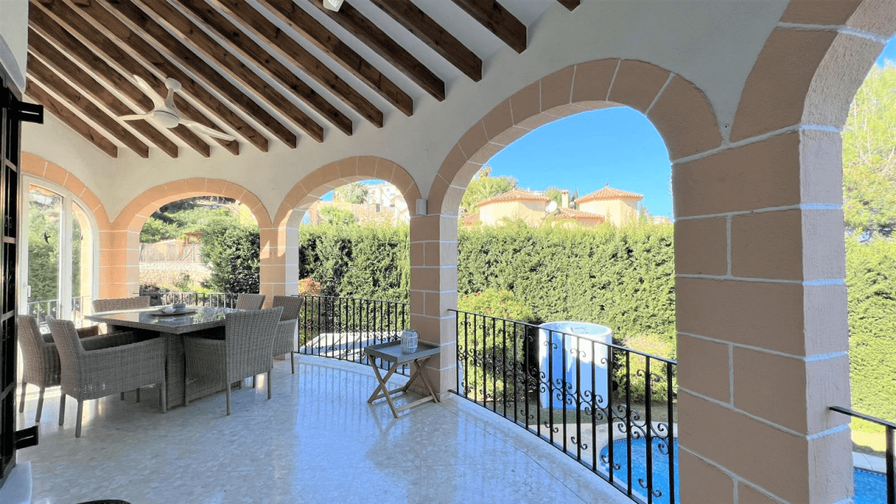 Alquiler. Chalet/Villa à Denia