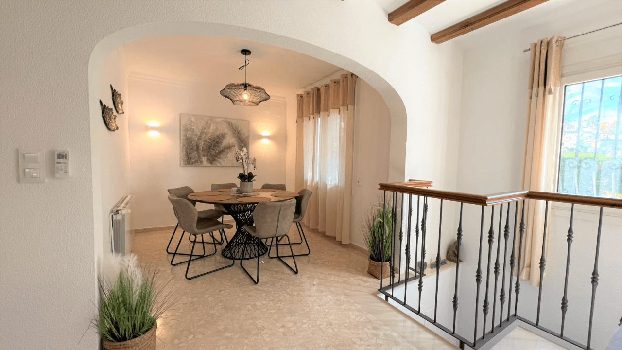 Alquiler. Chalet/Villa à Denia