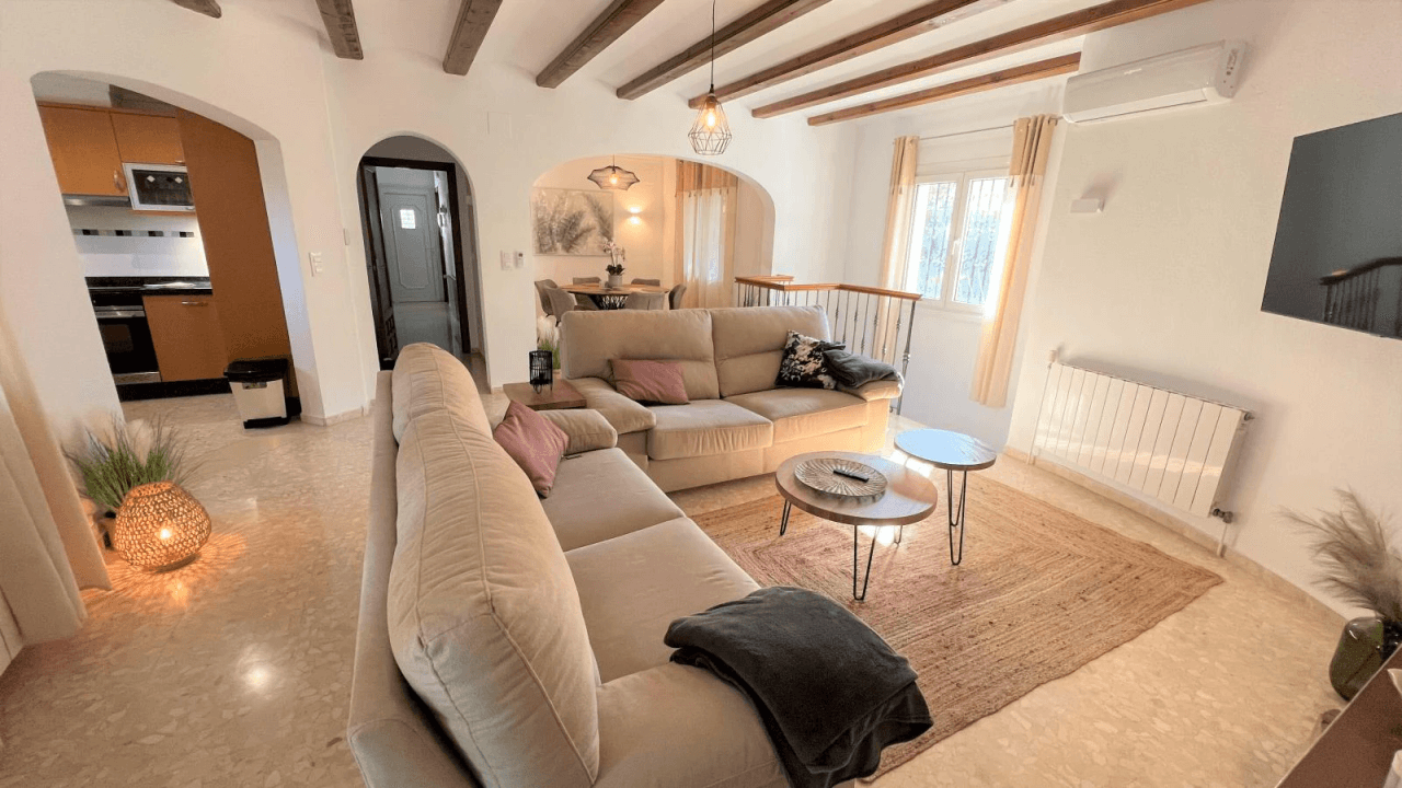 Alquiler. Chalet/Villa à Denia