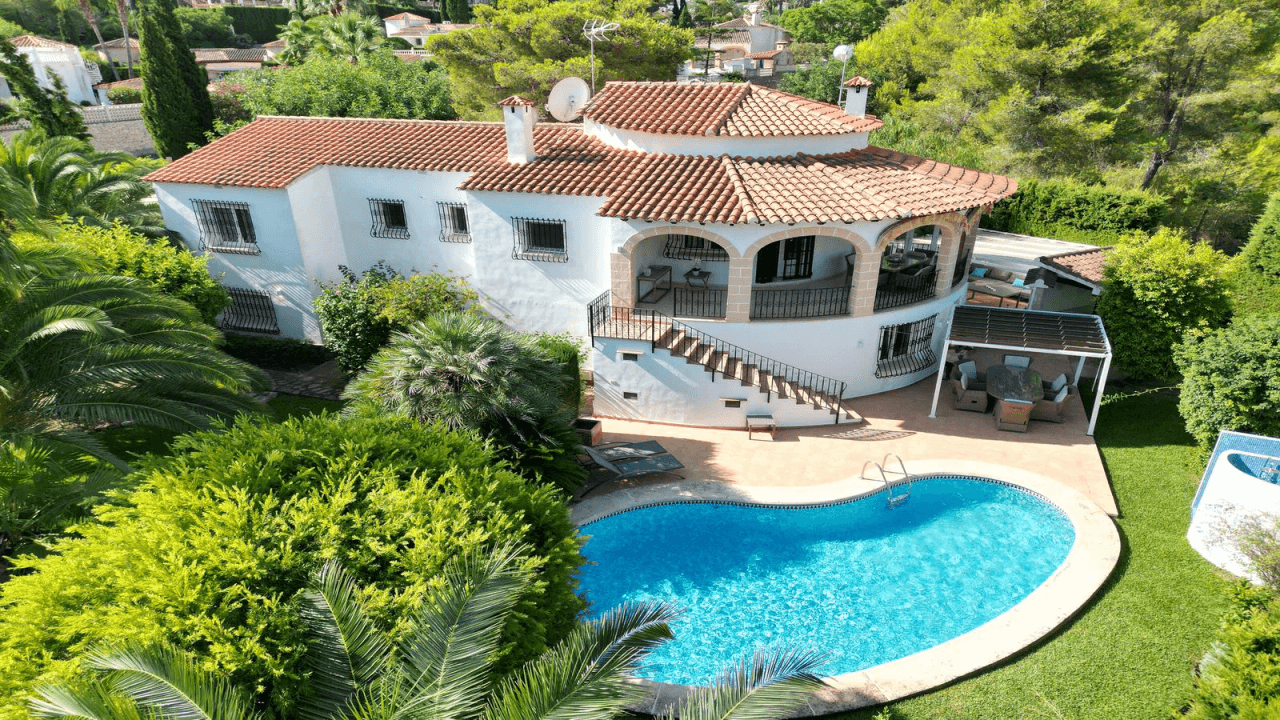 Alquiler. Chalet/Villa à Denia