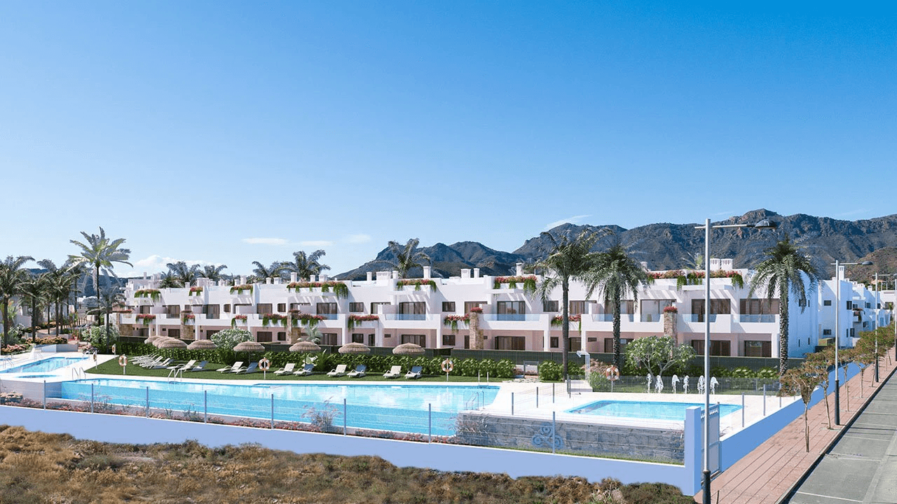 Penthouses de 3 chambres à coucher avec toit-terrasse, stationnement souterrain et piscine communautaire à première ligne de la plage