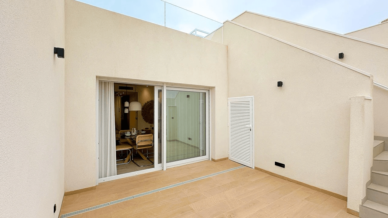 Appartements au dernier étage de 2 chambres à coucher, 2 salles de bain, air conditionné et piscine commune dans le La Finca Golf Resort
