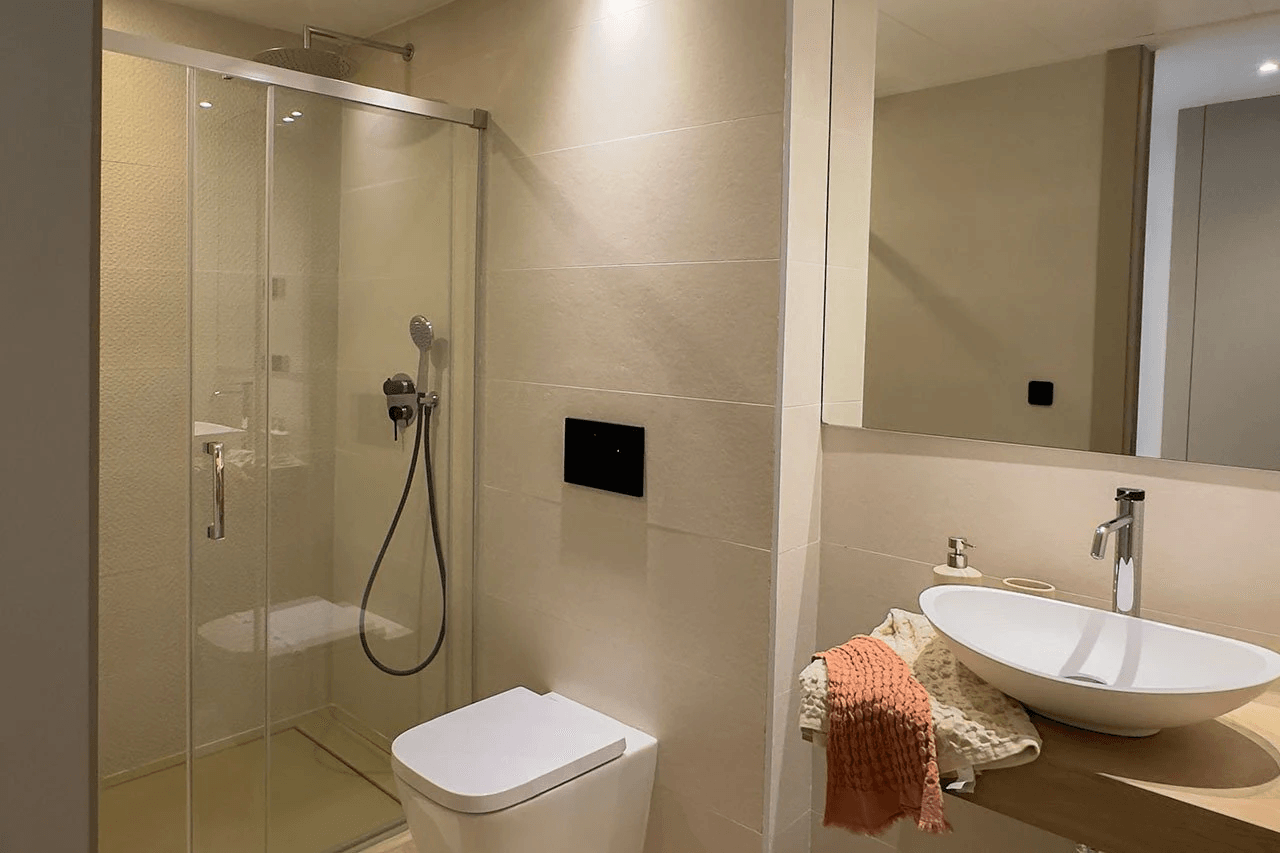Appartements au dernier étage de 2 chambres à coucher, 2 salles de bain, air conditionné et piscine commune dans le La Finca Golf Resort
