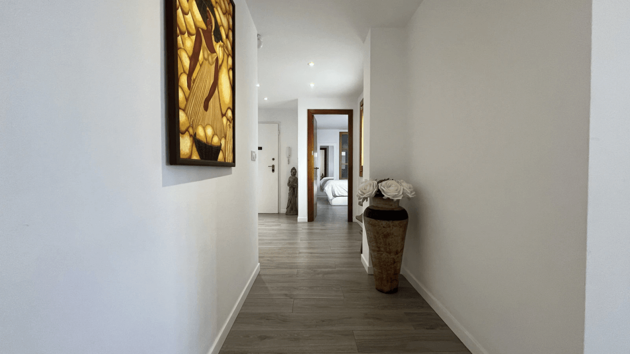 Penthouse rénové avec terrasse de 50 m², vue mer et château – Centre de Dénia