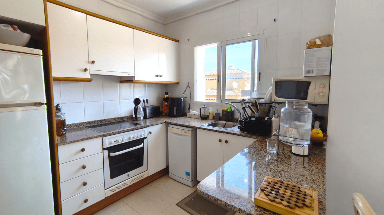Appartement au dernier étage avec terrasse, place de parking et débarras