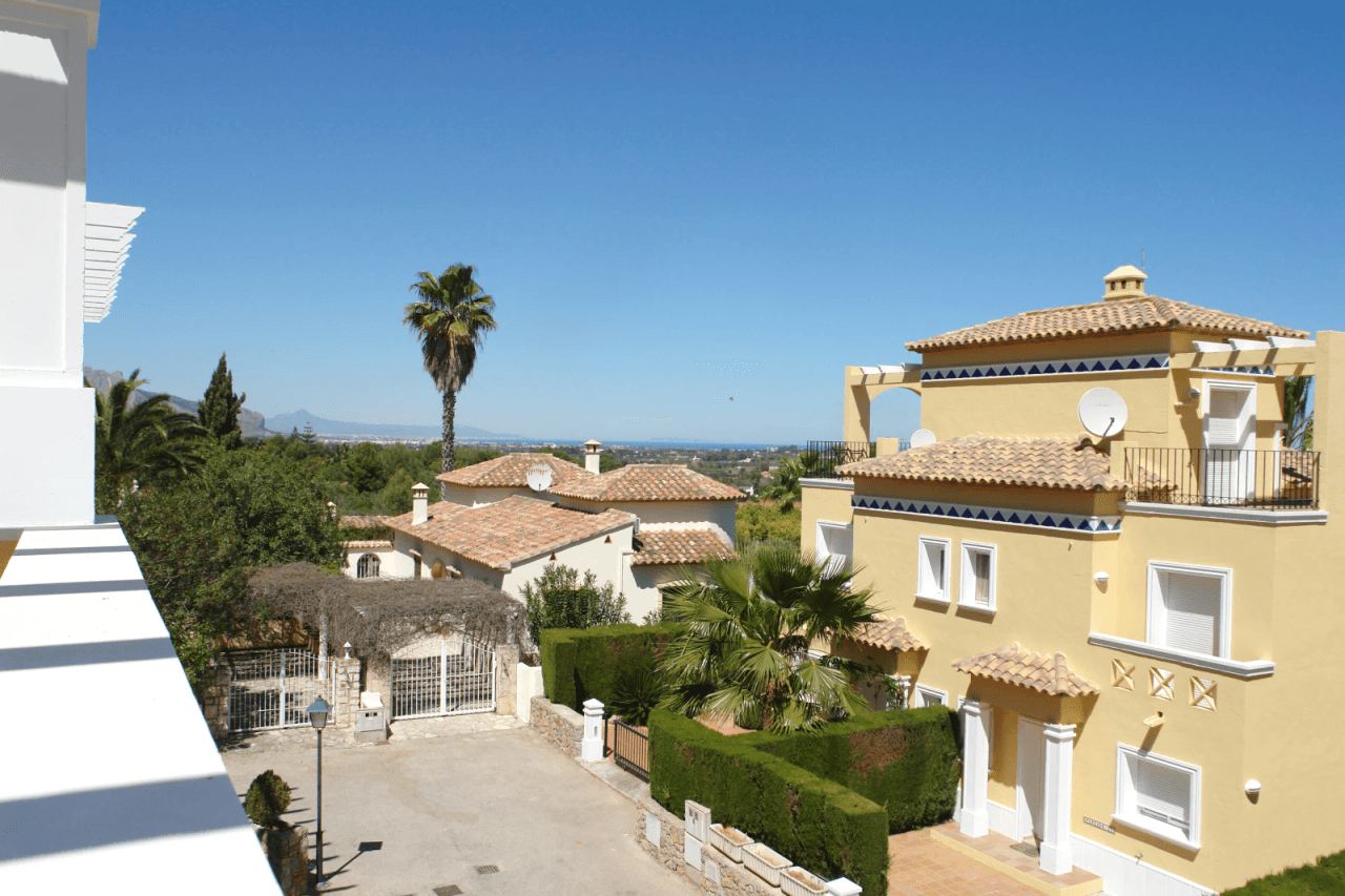 Appartement au dernier étage avec terrasse, place de parking et débarras