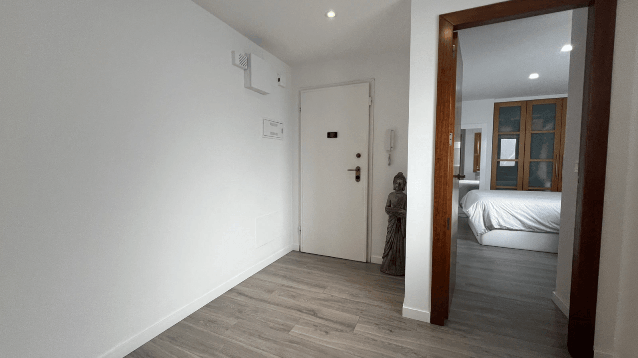 Penthouse rénové avec terrasse de 50 m², vue mer et château – Centre de Dénia