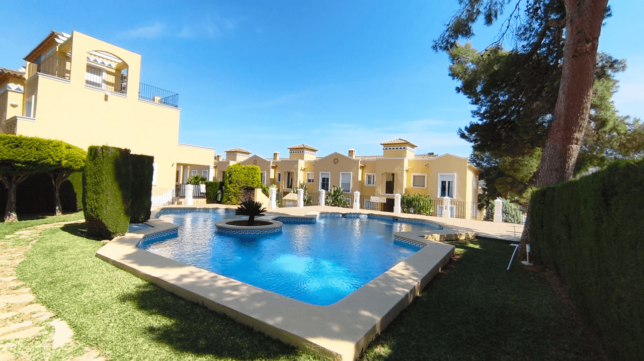 Appartement au dernier étage avec terrasse, place de parking et débarras