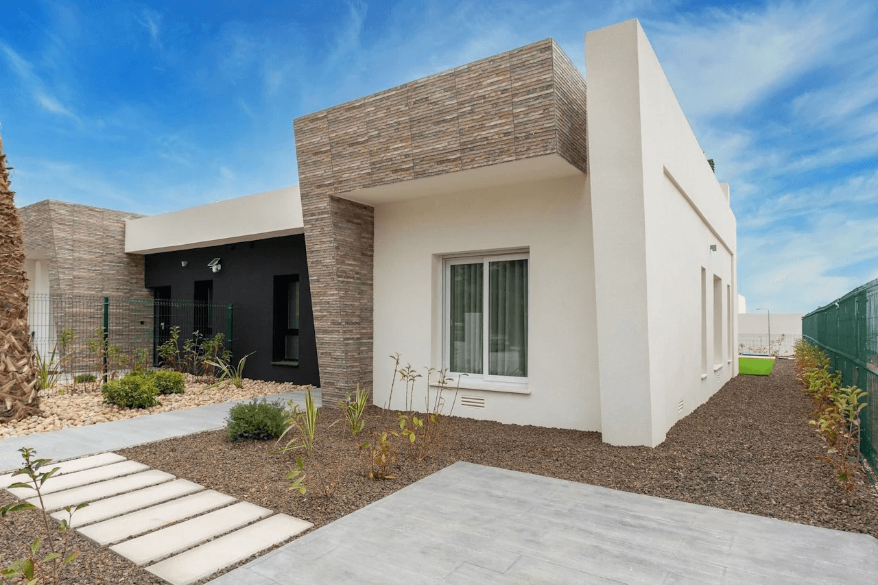Maisons jumelées de 3 chambres à coucher, 2 salles de bain, air conditionné et piscine privée dans un complexe de golf