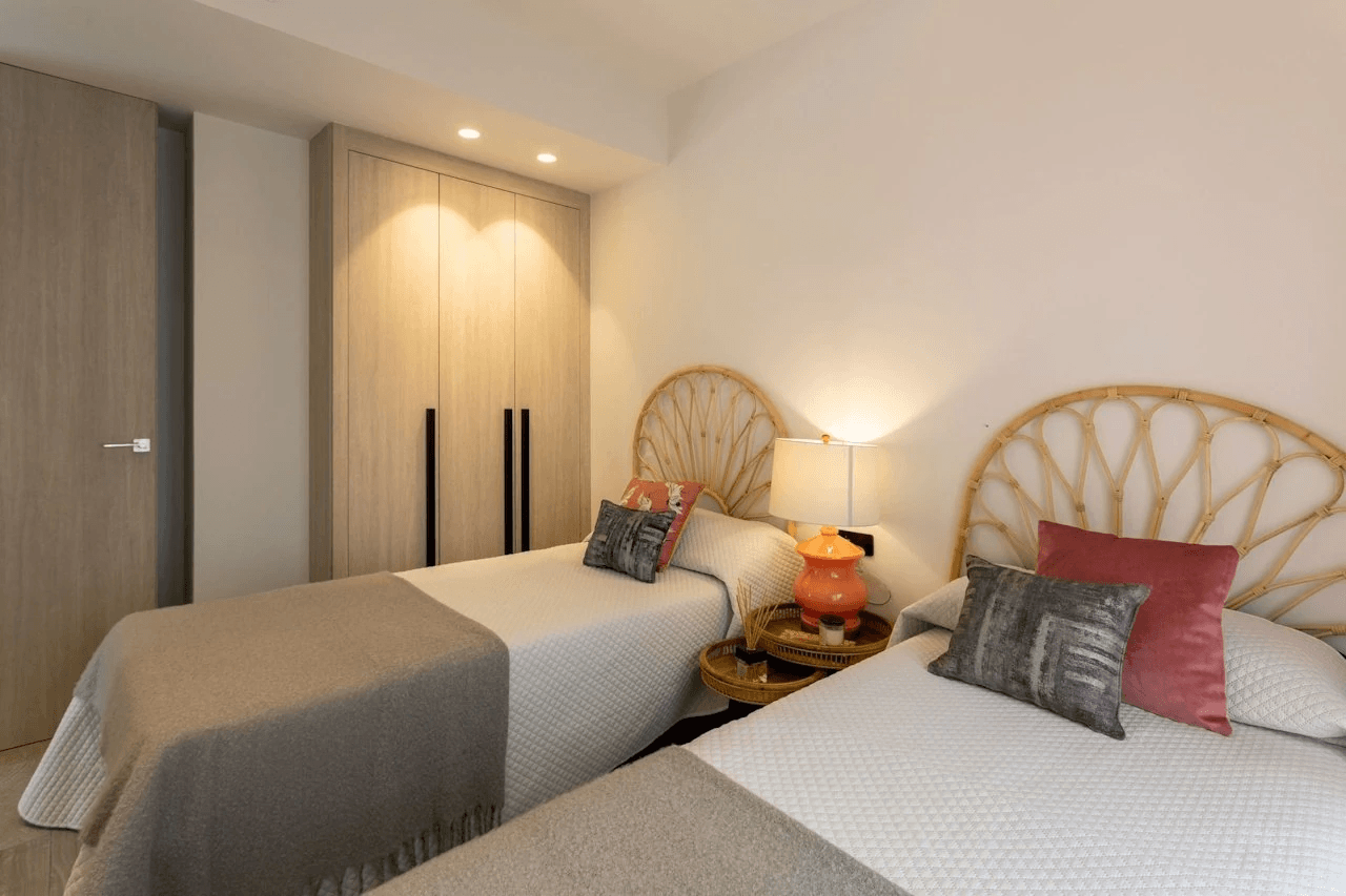 Maisons jumelées de 3 chambres à coucher, 2 salles de bain, air conditionné et piscine privée dans un complexe de golf