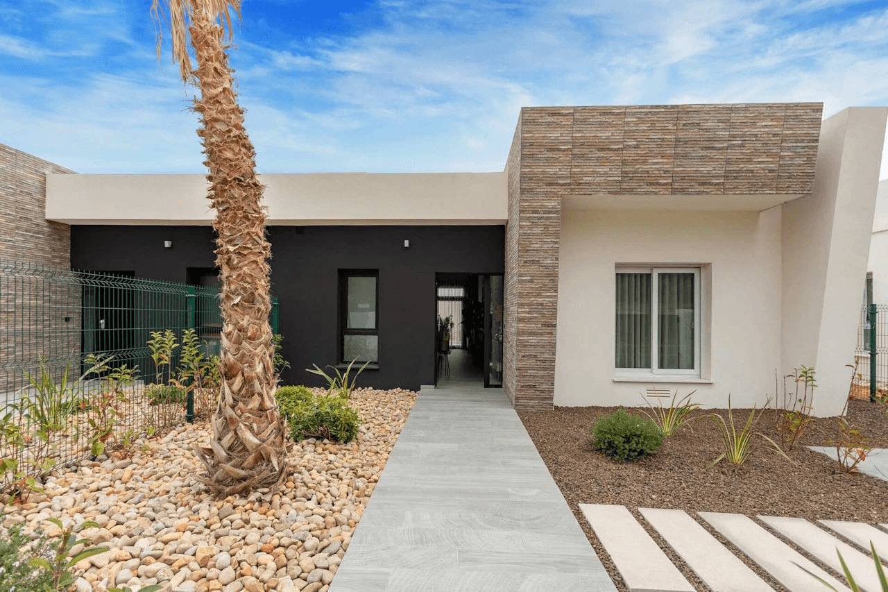 Maisons jumelées de 3 chambres à coucher, 2 salles de bain, air conditionné et piscine privée dans un complexe de golf