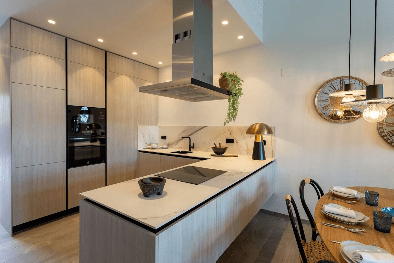 Maisons jumelées de 3 chambres à coucher, 2 salles de bain, air conditionné et piscine privée dans un complexe de golf