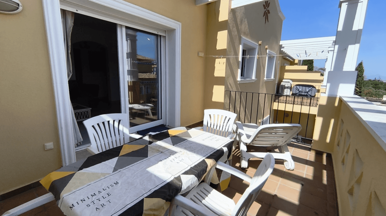 Appartement au dernier étage avec terrasse, place de parking et débarras