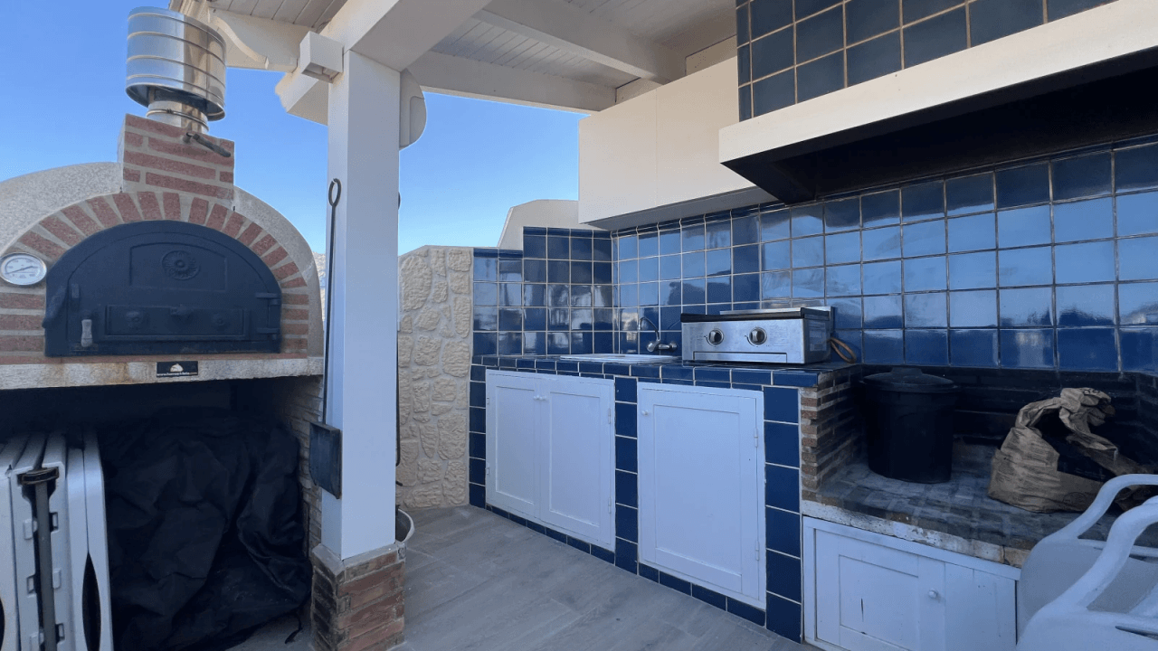 Penthouse rénové avec terrasse de 50 m², vue mer et château – Centre de Dénia