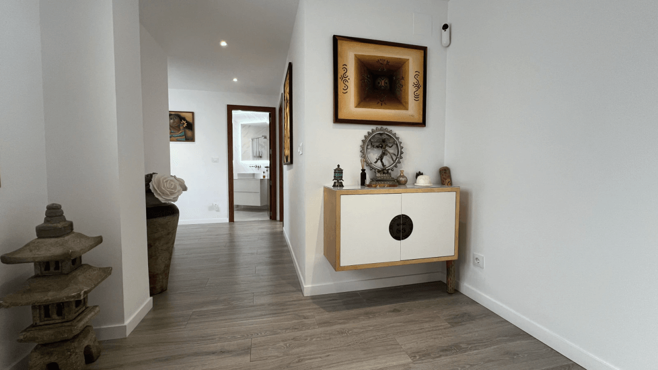 Penthouse rénové avec terrasse de 50 m², vue mer et château – Centre de Dénia