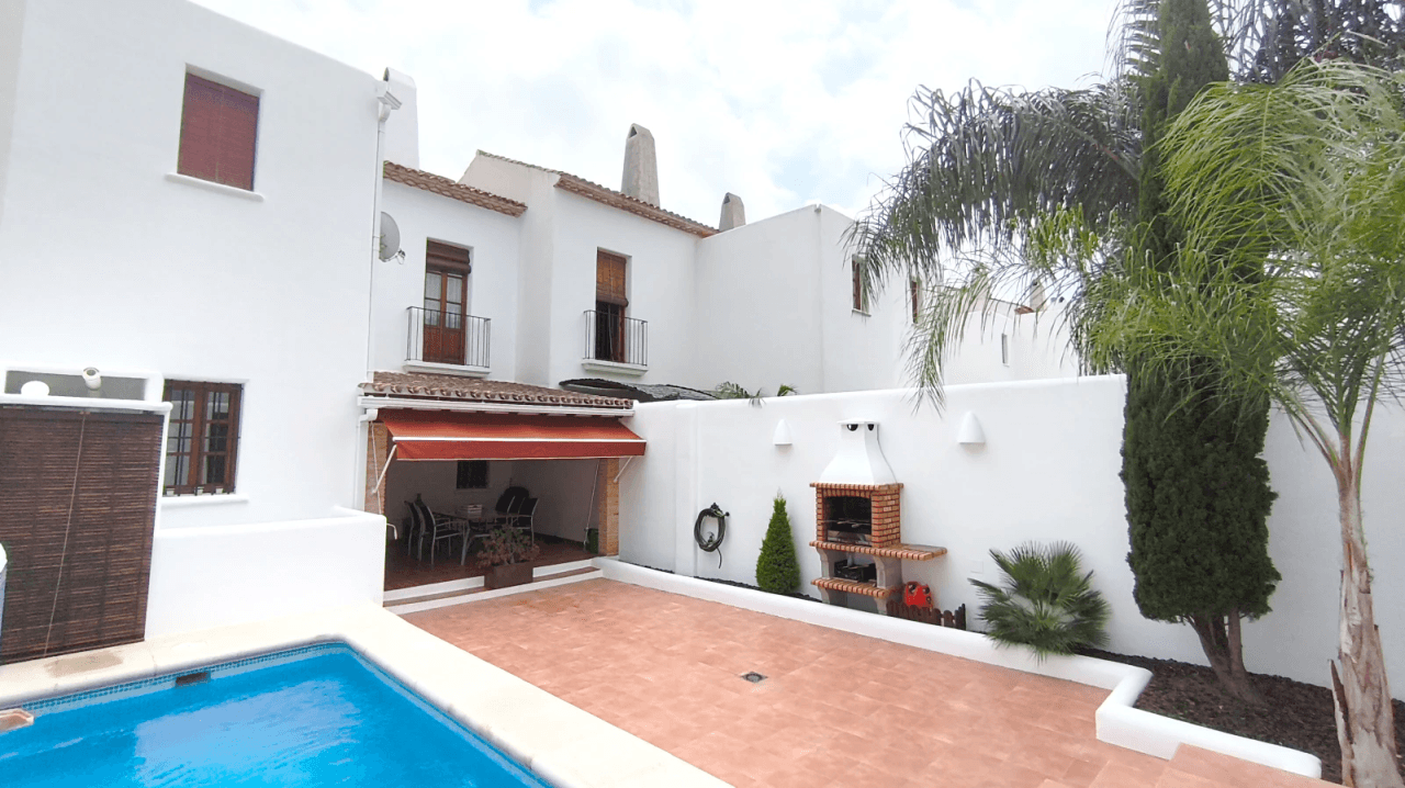 Maison mitoyenne avec garage dans le lotissement CalaXara à La Xara, Denia