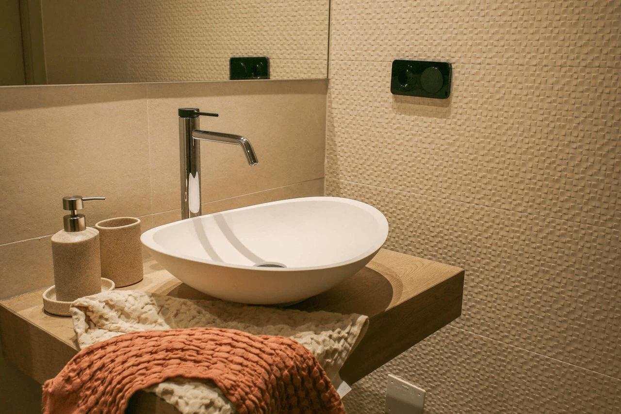 Appartements au rez-de-chaussée de 3 chambres à coucher, 2 salles de bain, air conditionné et piscine commune dans un complexe de golf