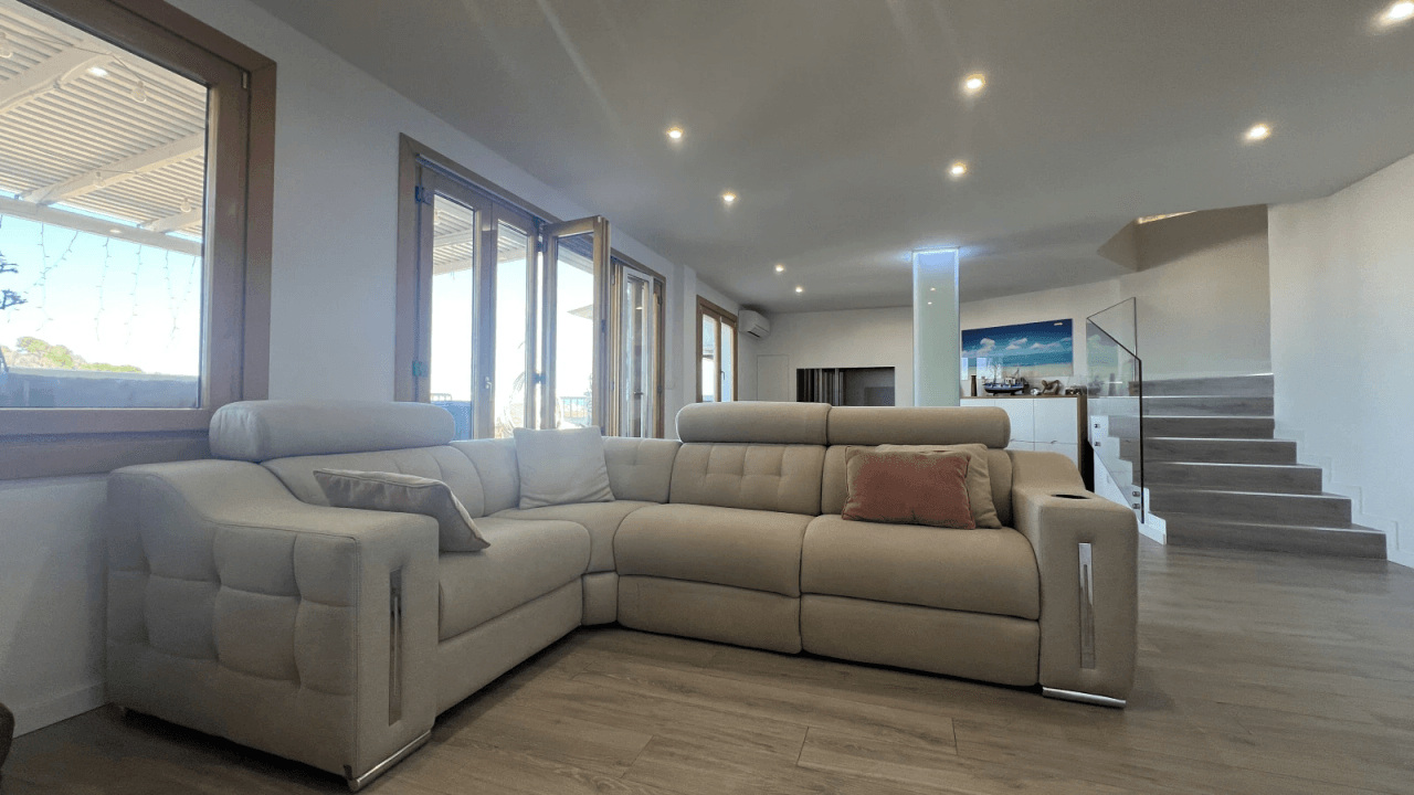 Penthouse rénové avec terrasse de 50 m², vue mer et château – Centre de Dénia