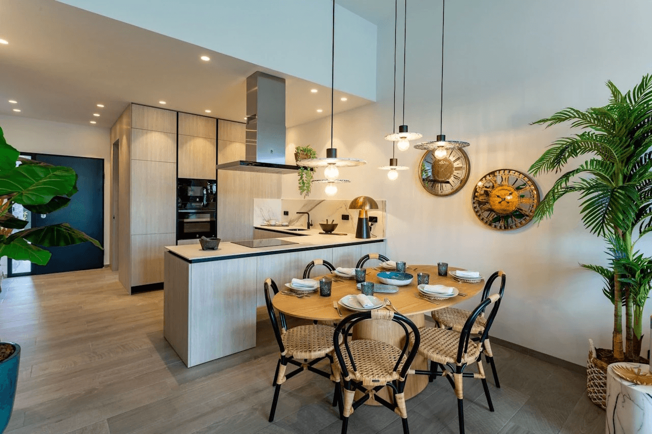 Maisons jumelées de 3 chambres à coucher, 2 salles de bain, air conditionné et piscine privée dans un complexe de golf