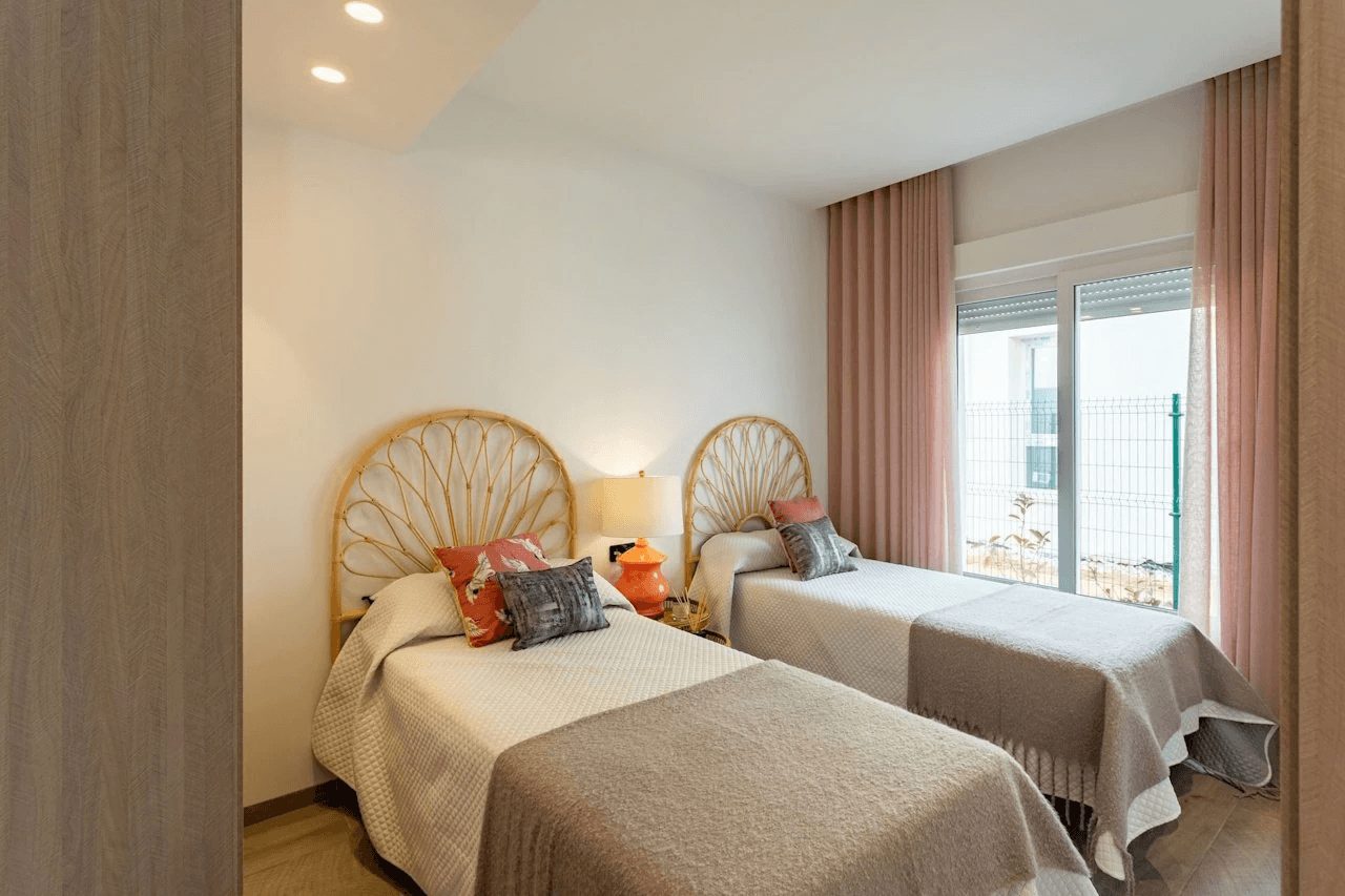 Maisons jumelées de 3 chambres à coucher, 2 salles de bain, air conditionné et piscine privée dans un complexe de golf