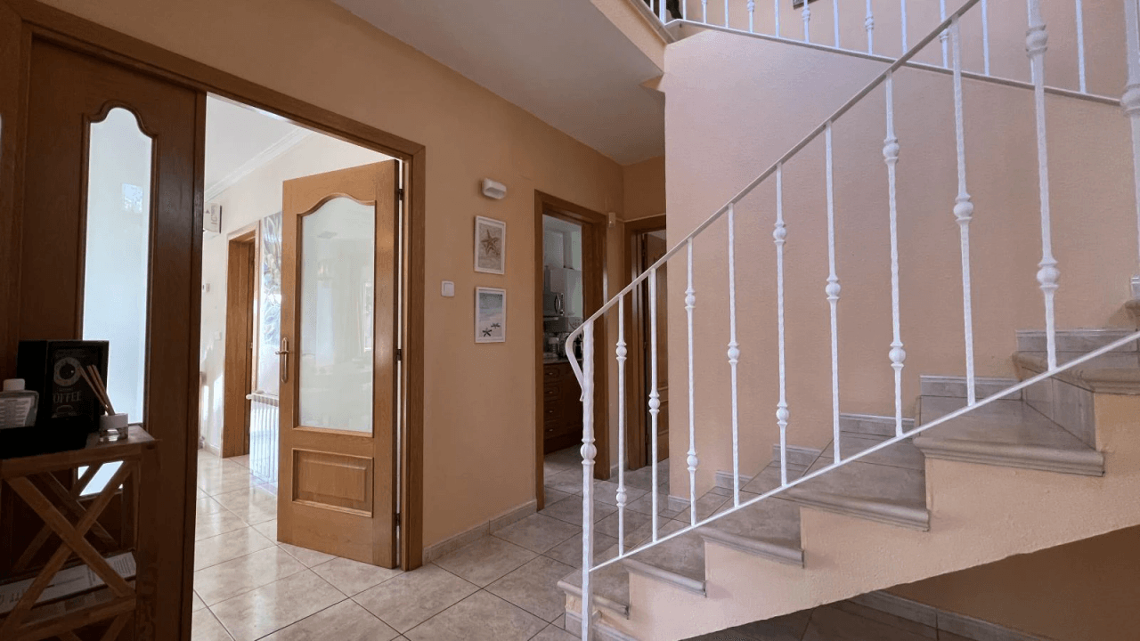 Villa fantastique avec piscine et jardin privés