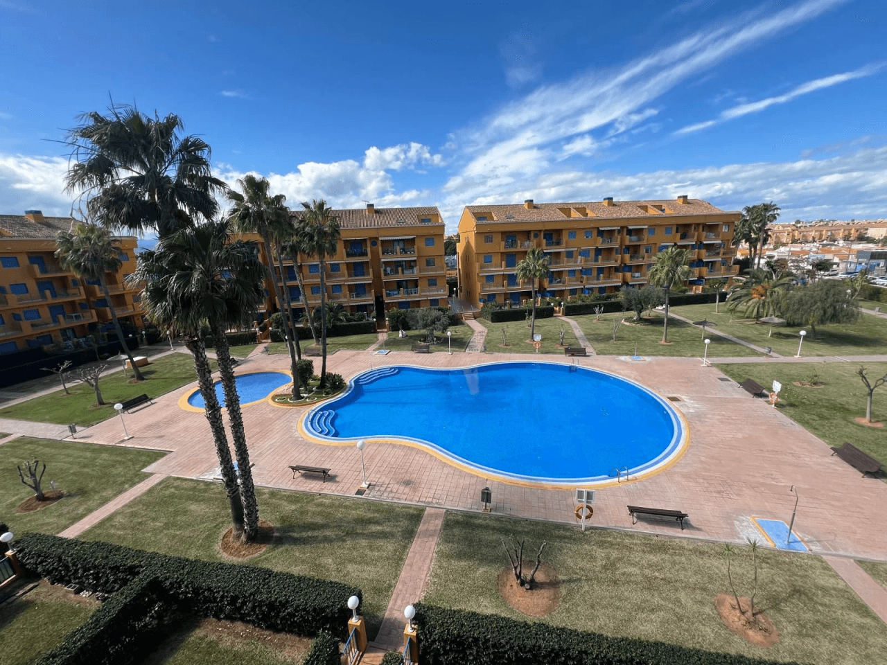Charmant penthouse duplex à Las Marinas, à quelques pas de la plage et à côté du Club de Tennis.