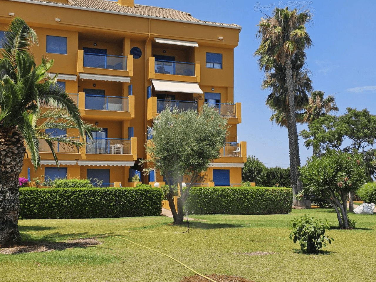 Charmant penthouse duplex à Las Marinas, à quelques pas de la plage et à côté du Club de Tennis.