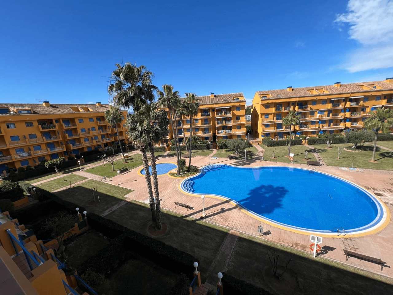 Charmant penthouse duplex à Las Marinas, à quelques pas de la plage et à côté du Club de Tennis.