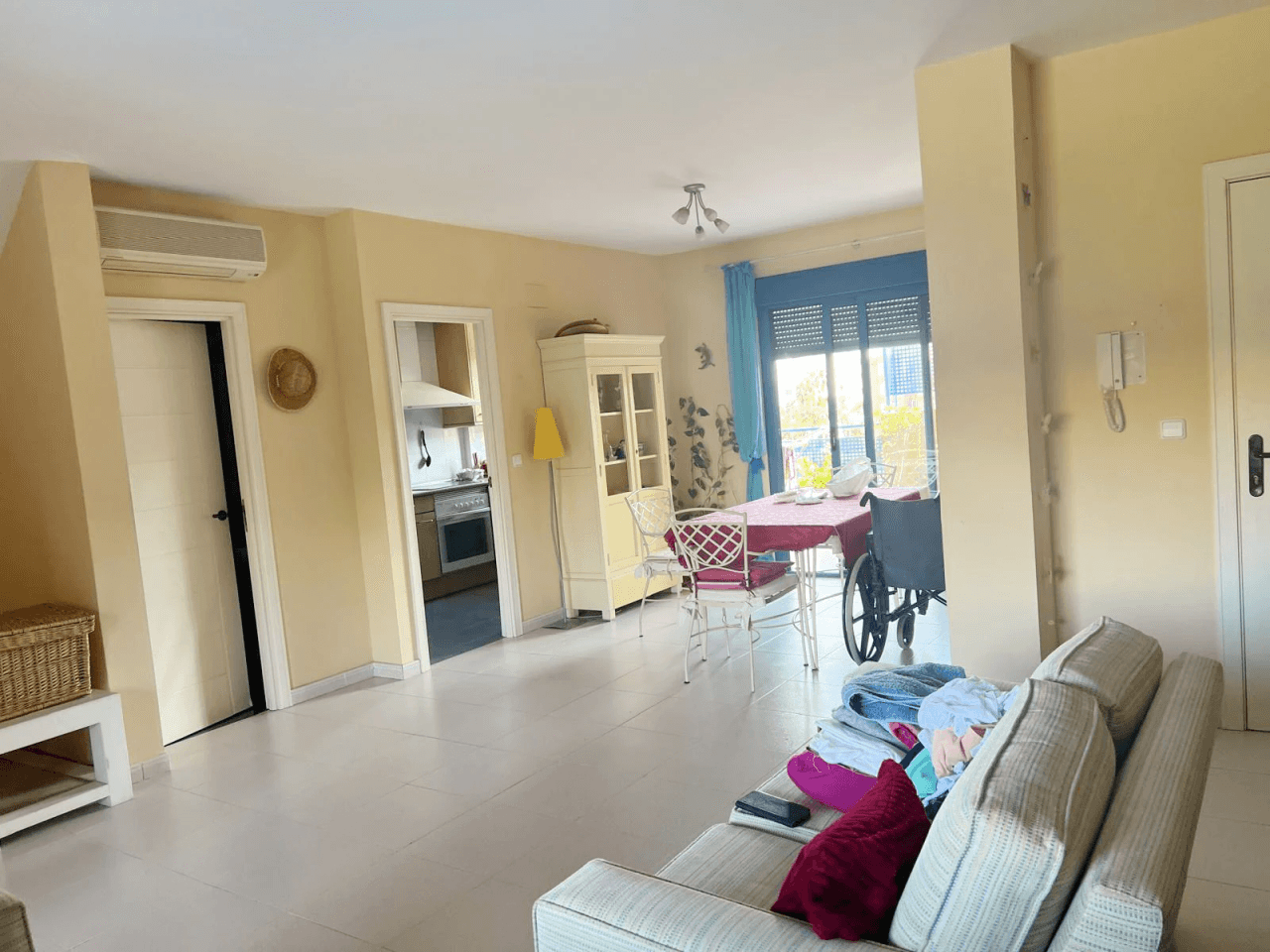 Charmant penthouse duplex à Las Marinas, à quelques pas de la plage et à côté du Club de Tennis.