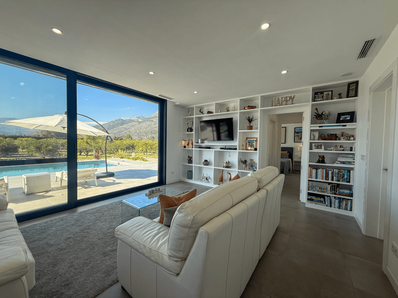 Exklusive Villa mit 3 Schlafzimmern, Garage, Abstellraum und luxuriöser Ausstattung