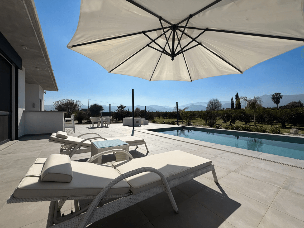 Exklusive Villa mit 3 Schlafzimmern, Garage, Abstellraum und luxuriöser Ausstattung