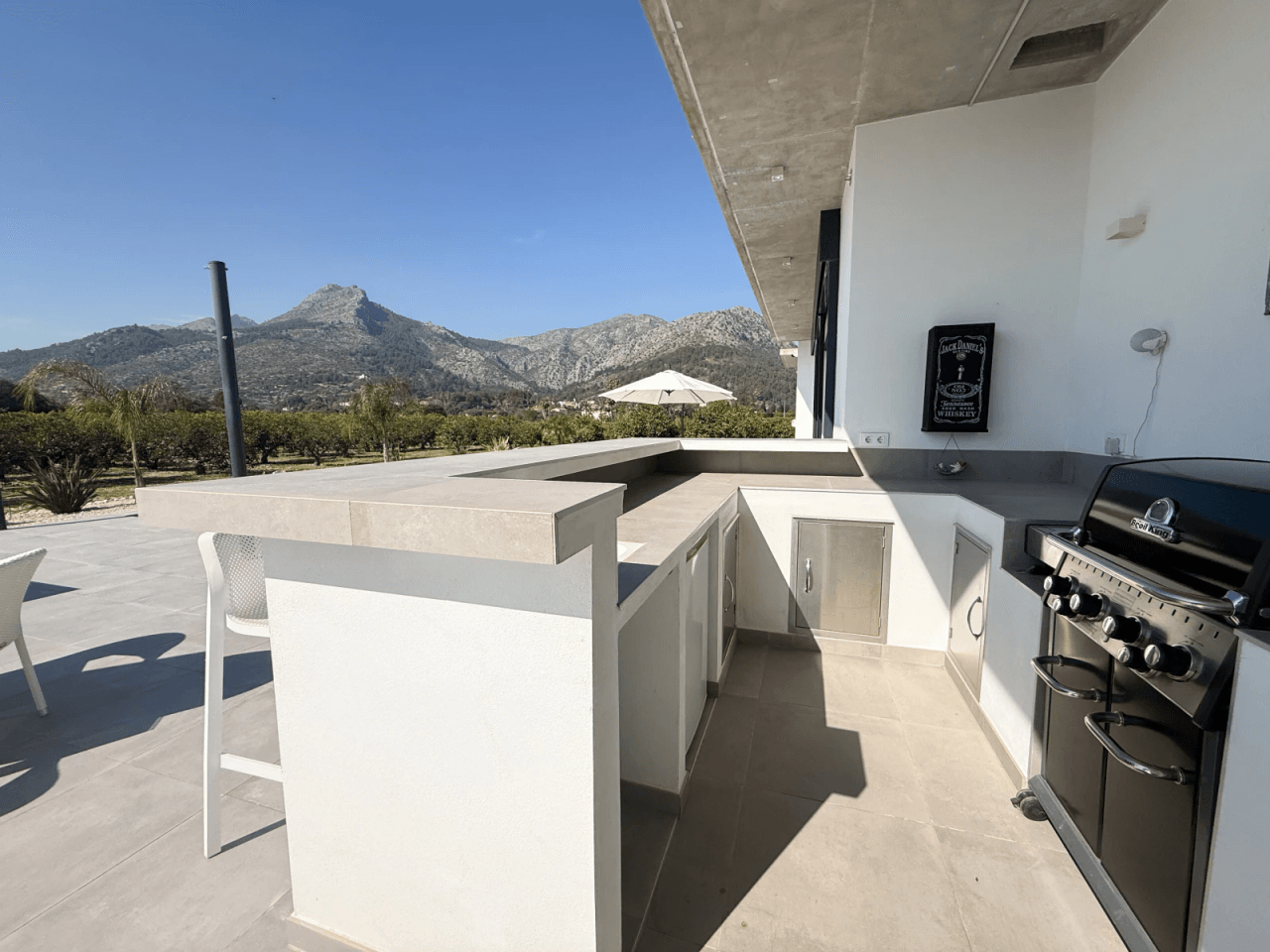 Exklusive Villa mit 3 Schlafzimmern, Garage, Abstellraum und luxuriöser Ausstattung
