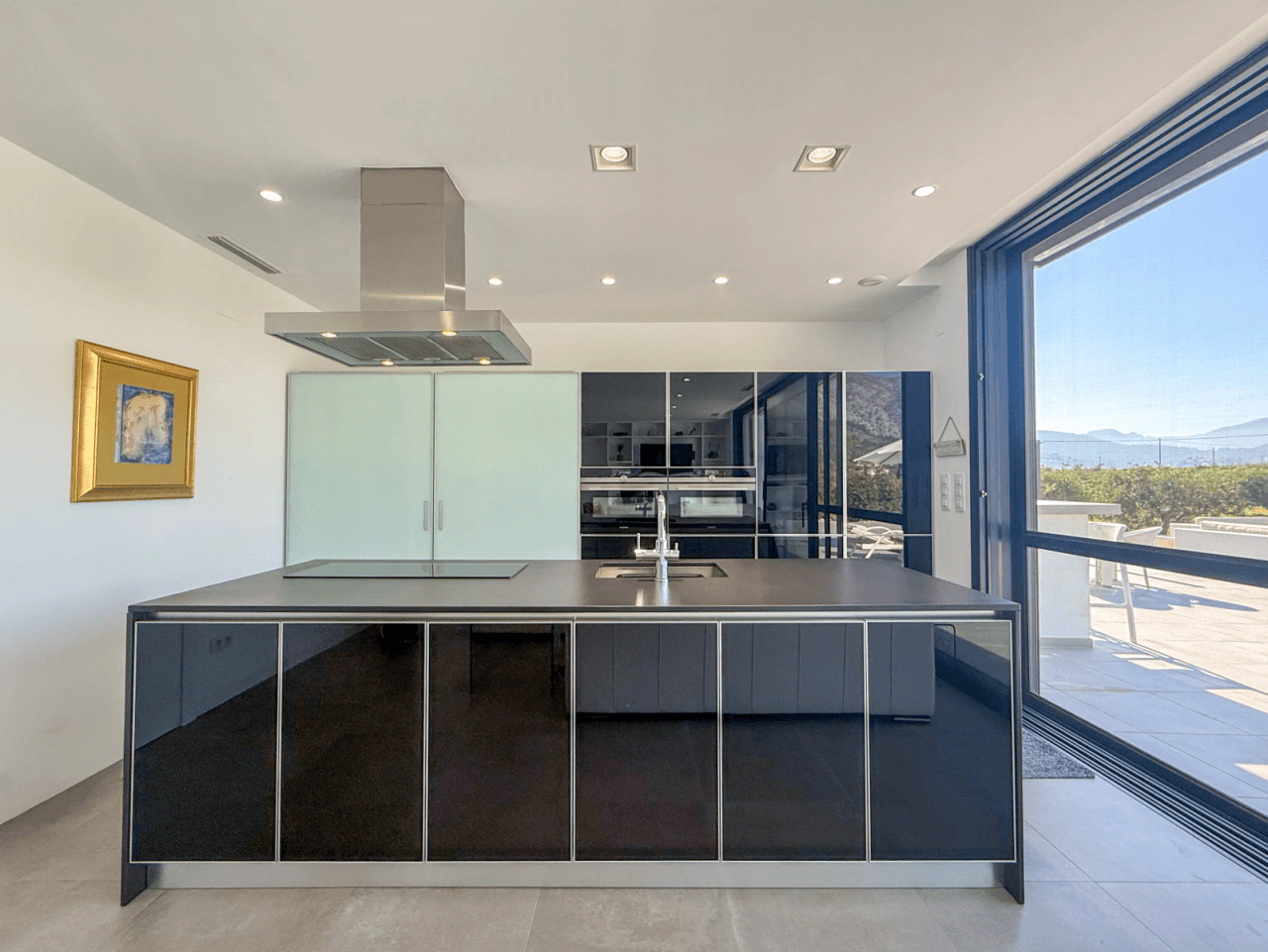 Exklusive Villa mit 3 Schlafzimmern, Garage, Abstellraum und luxuriöser Ausstattung