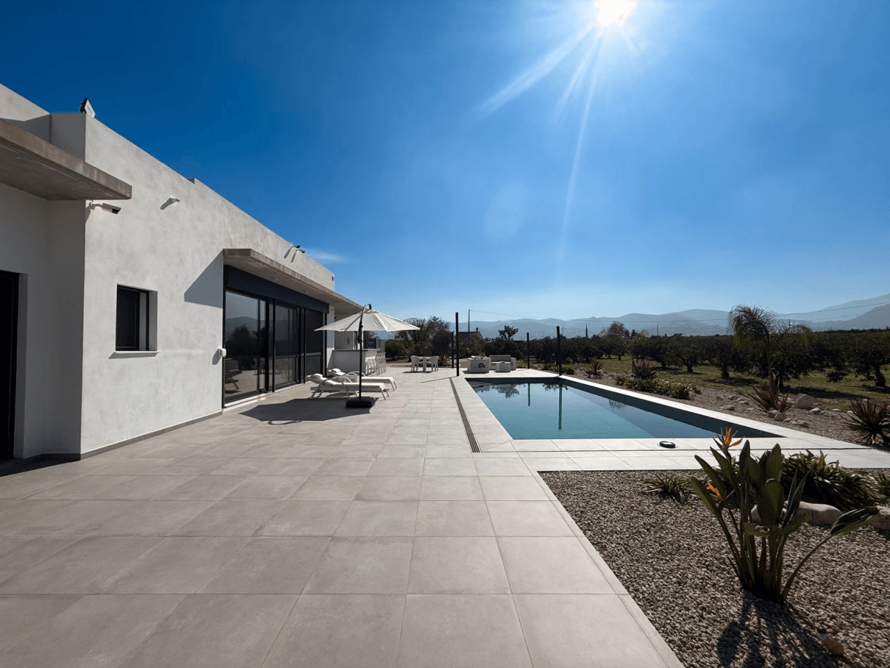 Exklusive Villa mit 3 Schlafzimmern, Garage, Abstellraum und luxuriöser Ausstattung