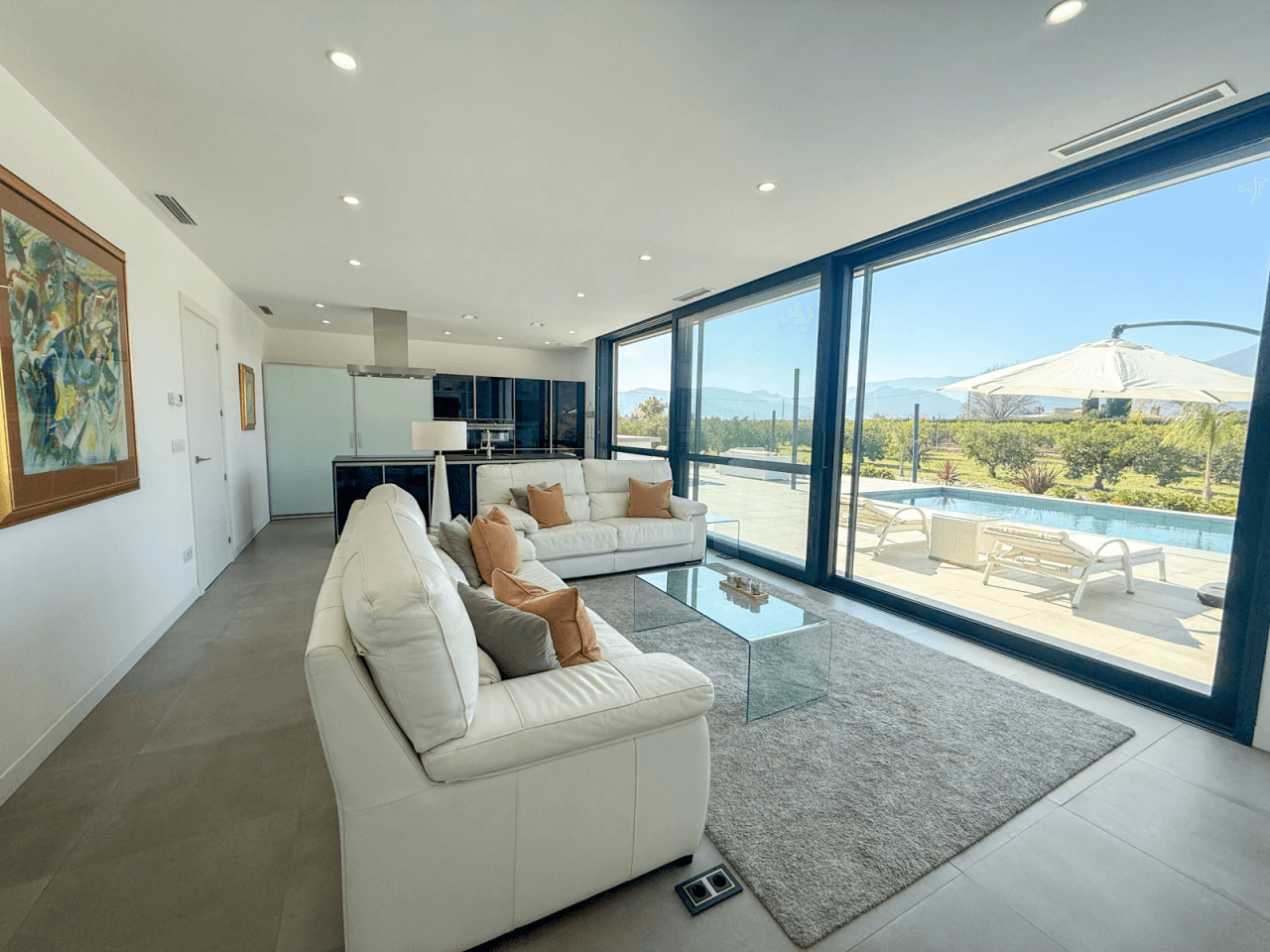 Exklusive Villa mit 3 Schlafzimmern, Garage, Abstellraum und luxuriöser Ausstattung
