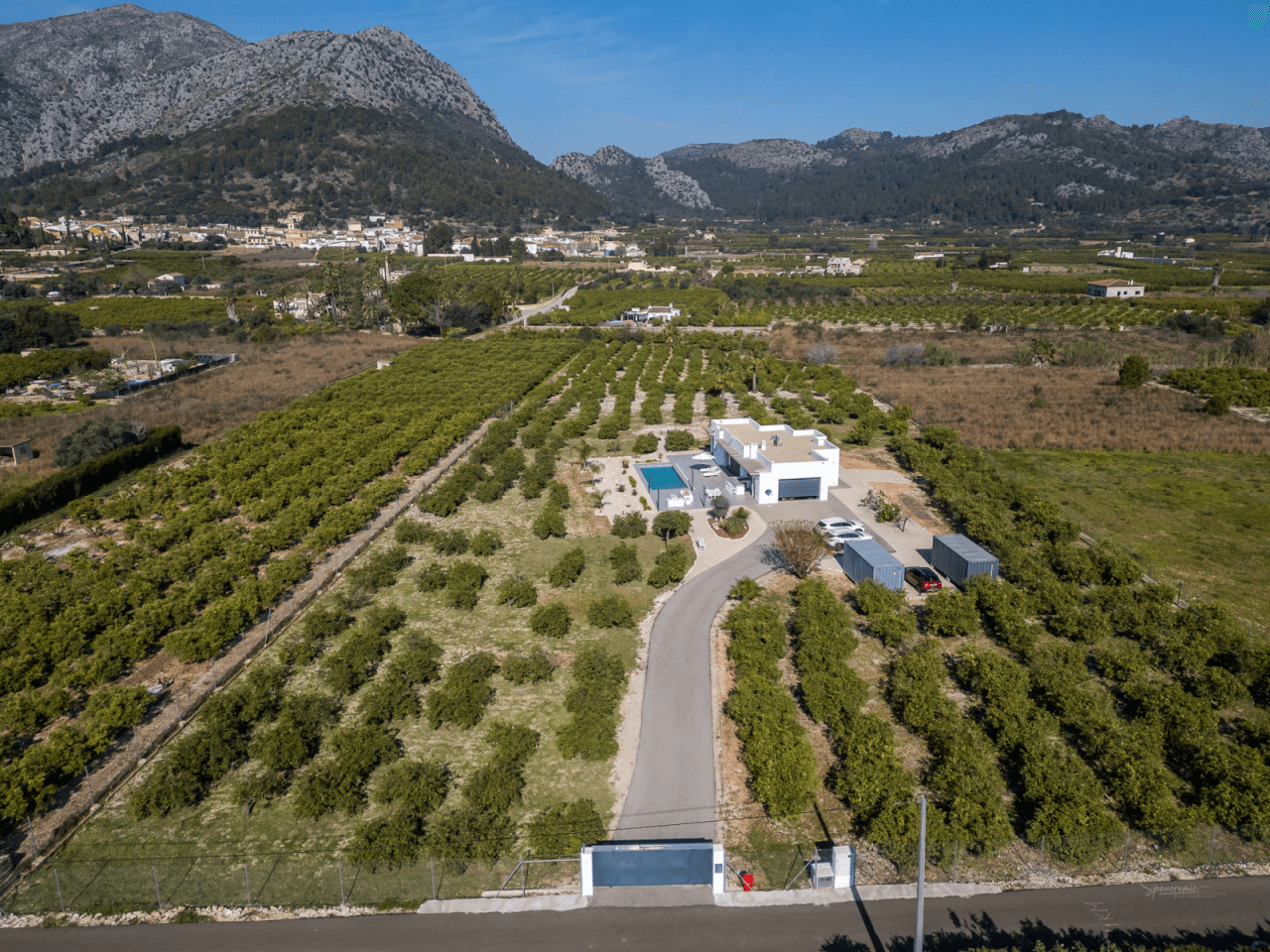 Exklusive Villa mit 3 Schlafzimmern, Garage, Abstellraum und luxuriöser Ausstattung