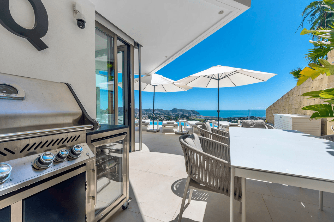 Außergewöhnliche Luxusvilla in Moraira – Wo Design, Technologie und Meerblick aufeinandertreffen
