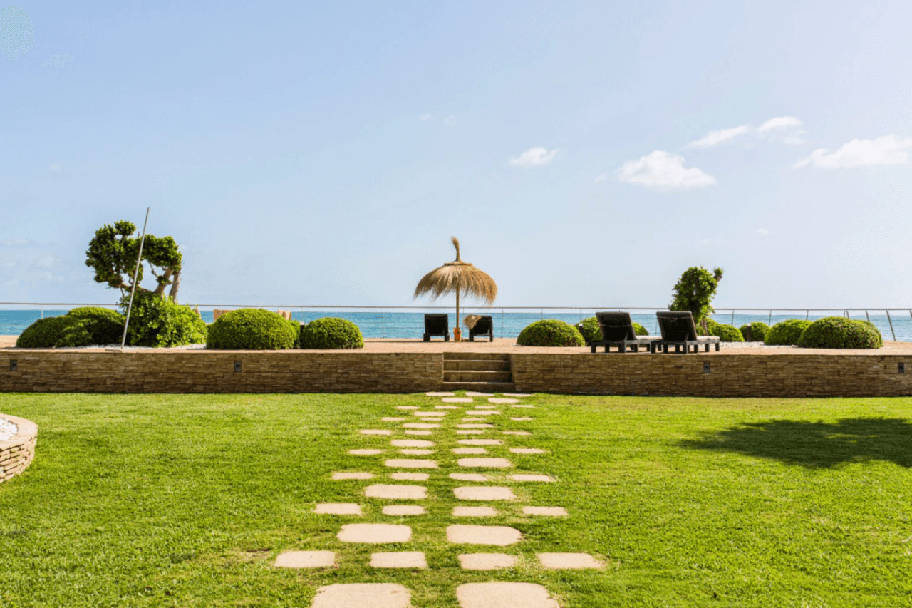 Maison spectaculaire en première ligne de plage – Un paradis face à la mer