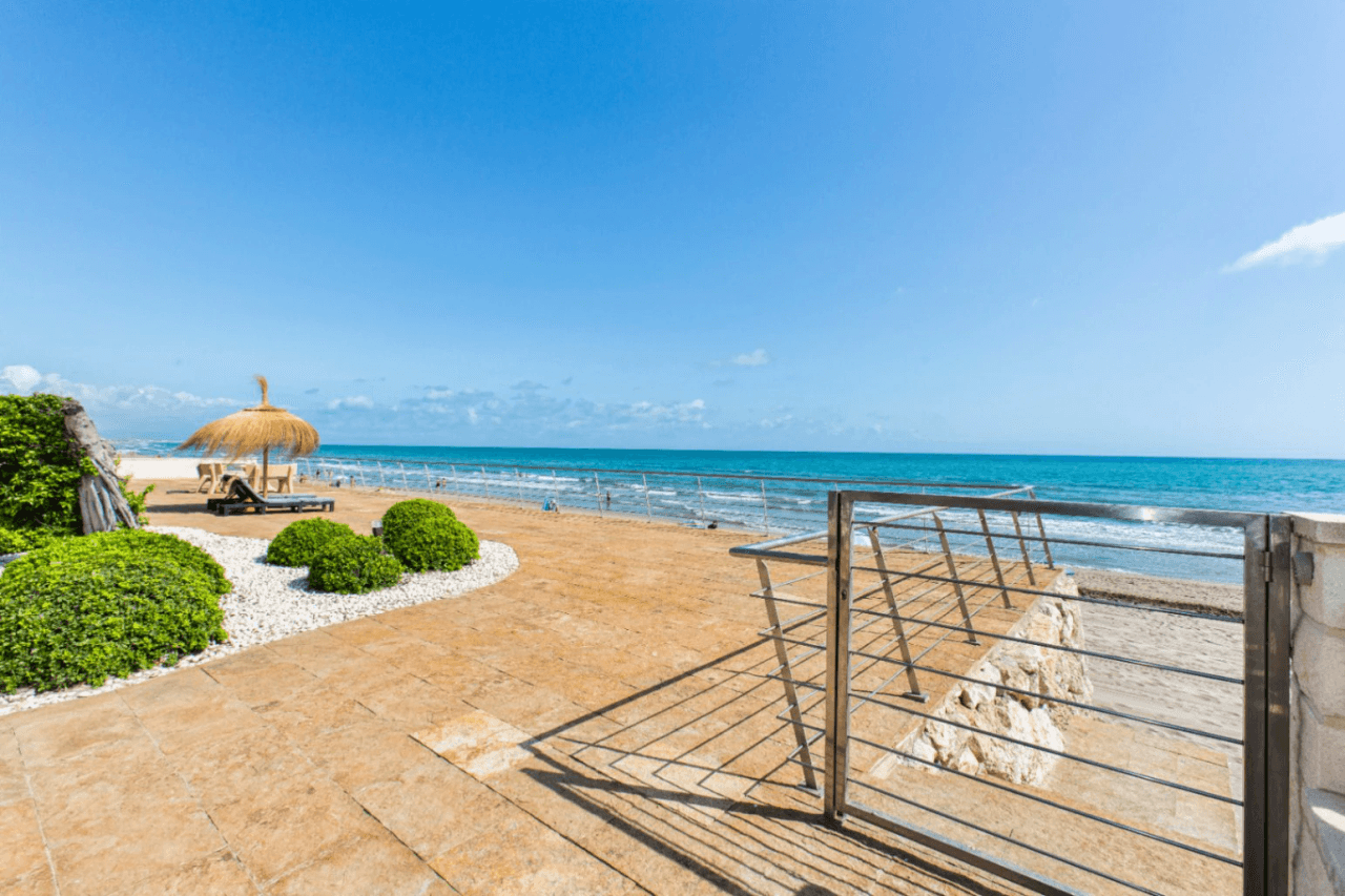 Maison spectaculaire en première ligne de plage – Un paradis face à la mer