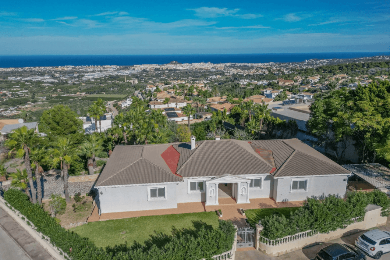 Villa exclusive avec vue dégagée sur la mer, la montagne et le château de Dénia.