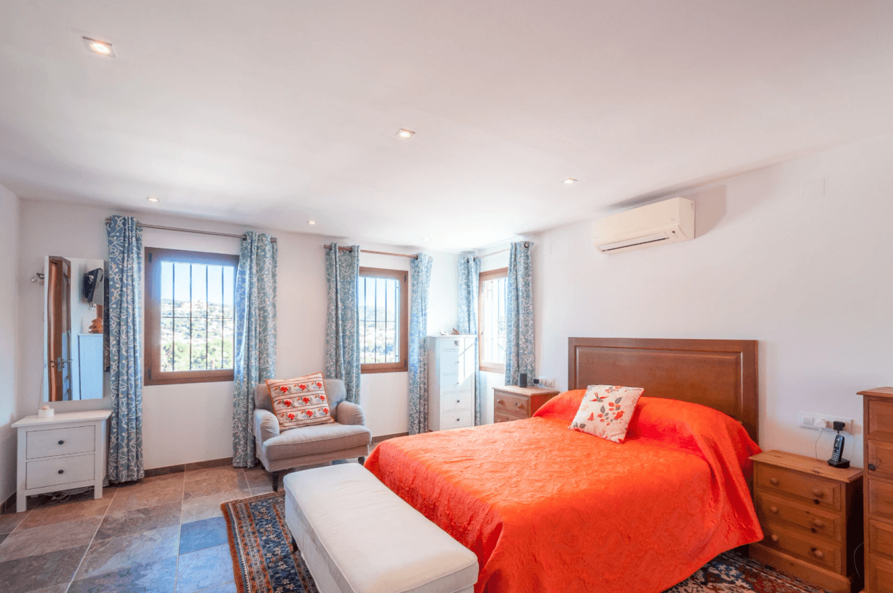 Villa con Vista al Mar en Venta en Moraira a Distancia a Pie de la Playa